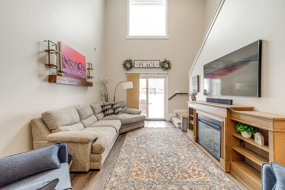 Hike, Fish & Ski! Bright Swan Valley Townhome Apartment in Idaho