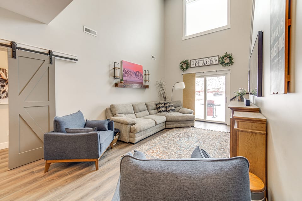 Hike, Fish & Ski! Bright Swan Valley Townhome Apartment in Idaho