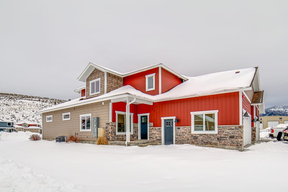 Hike, Fish & Ski! Bright Swan Valley Townhome Apartment in Idaho