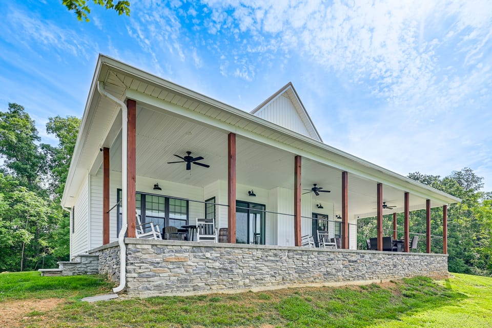 Dale Hollow Cottage w/ Covered Porch & Lake Views! Cottage in Tennessee