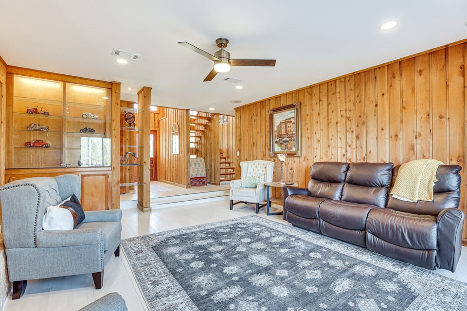 Hot Tub, Deck & Grill: Brookshire Gem Near Venues House in Texas
