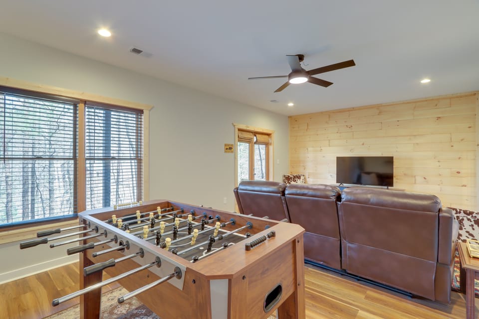 Peaceful Ellijay Cabin: Pool Access & Resort Perks House in Georgia