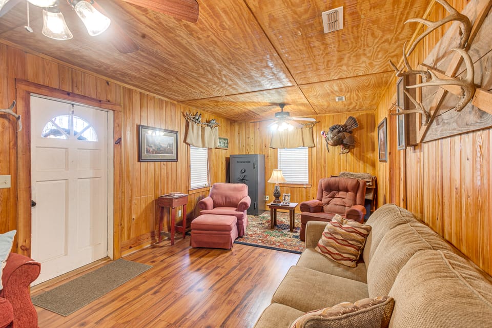 Georgia Lakefront Cabin w/ Fire Pit + Grills! House in Georgia