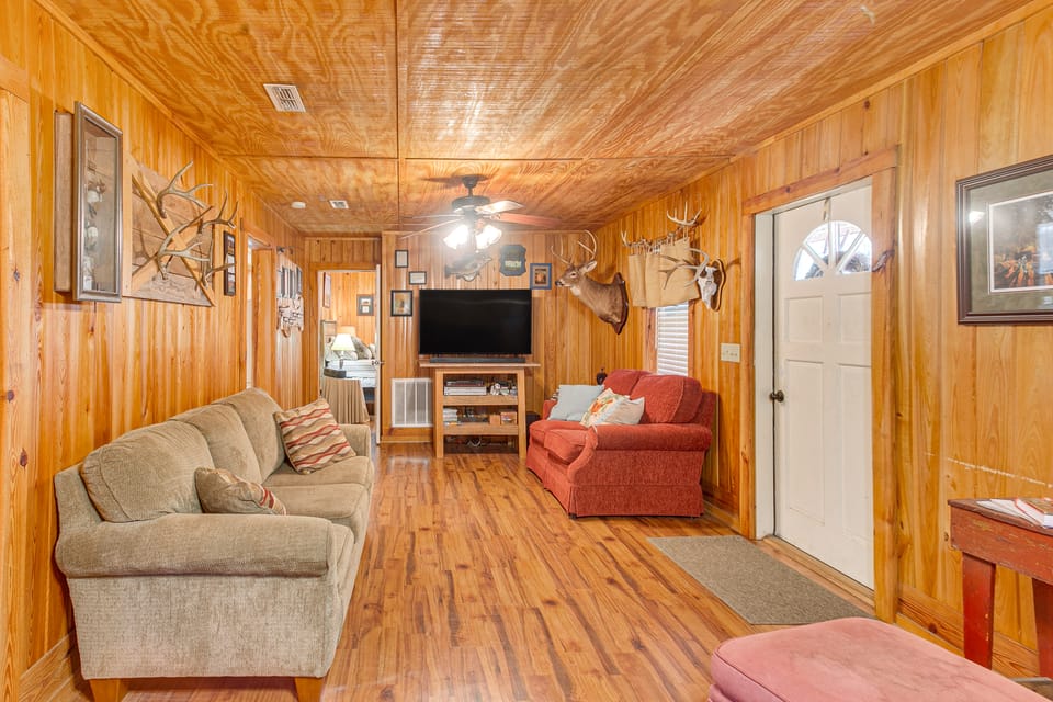 Georgia Lakefront Cabin w/ Fire Pit + Grills! House in Georgia