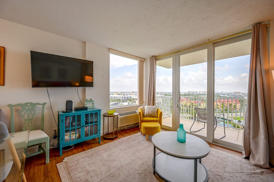 Fort Myers Beach Studio w/ Balcony & Views! Apartment in Estero Island
