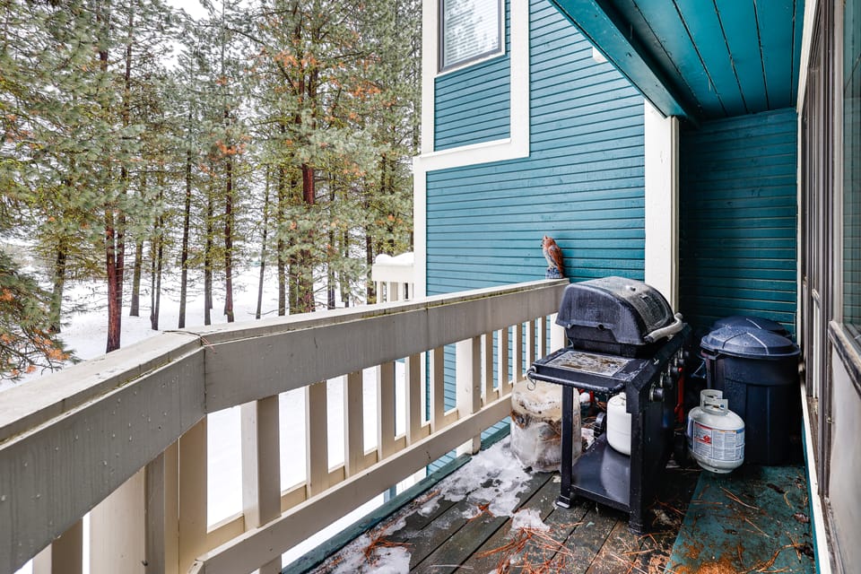 Meadow Creek Golf Resort Condo: Skiing & Lake Life Apartment in Salmon River