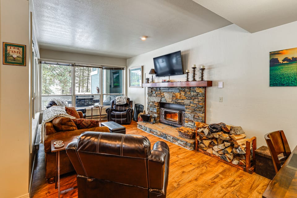 Meadow Creek Golf Resort Condo: Skiing & Lake Life Apartment in Salmon River