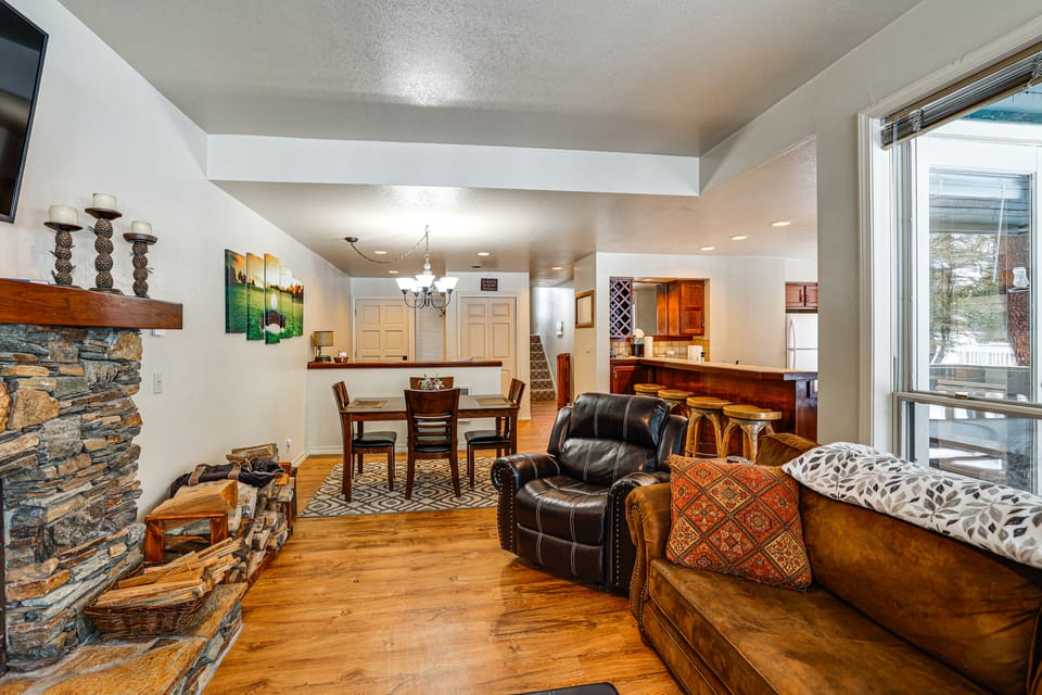 Meadow Creek Golf Resort Condo: Skiing & Lake Life Apartment in Salmon River