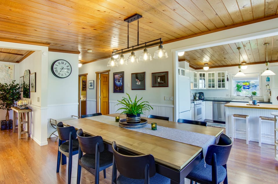 Puget Sound Cottage w/ Private Community Beach! Cottage in Whidbey Island