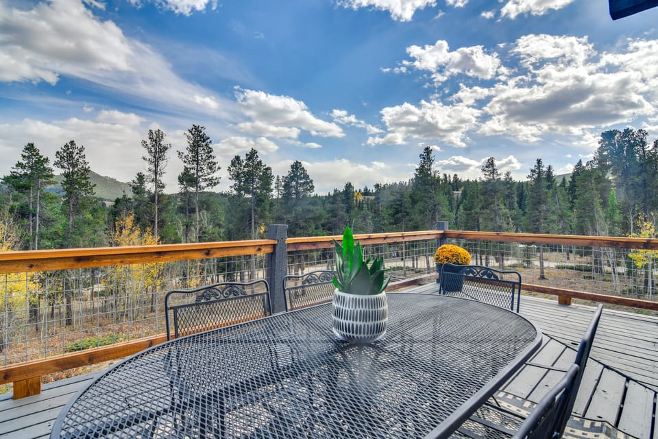 Spacious Black Hawk Home w/ Deck & Mountain Views! House in Colorado