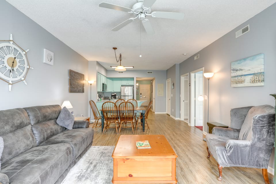 Community Pool & Tennis Court: Myrtle Beach Condo Apartment in South Carolina
