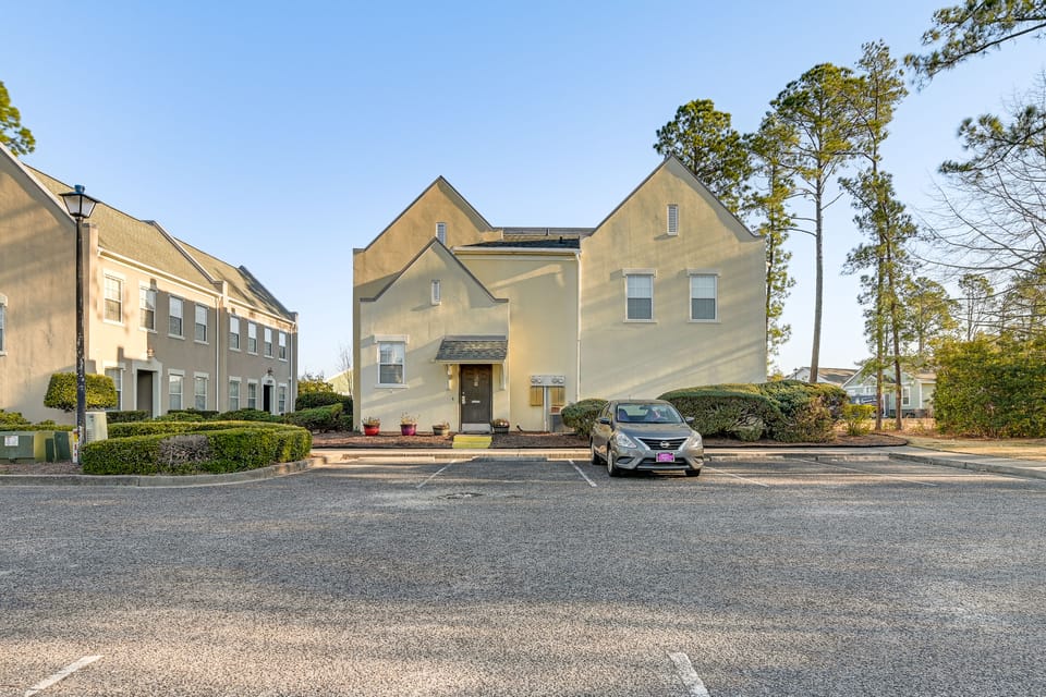 Community Pool & Tennis Court: Myrtle Beach Condo Apartment in South Carolina