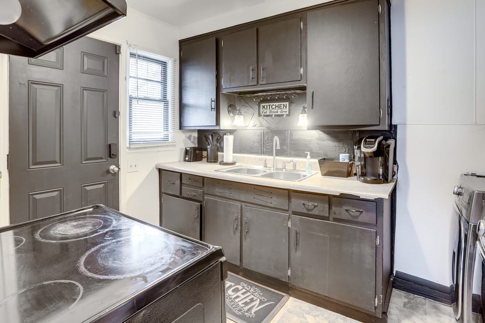 5 Mi to Downtown & Red Mtn Park! Cozy Family Home House in Birmingham