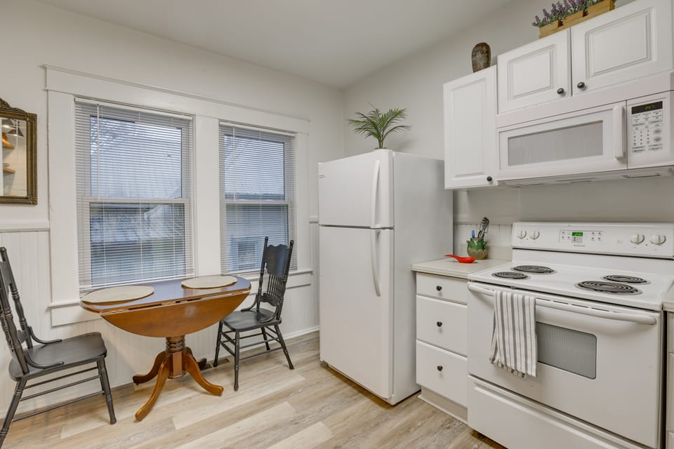Extended Stays Welcome! Home 1 Block to Avondale House in Birmingham