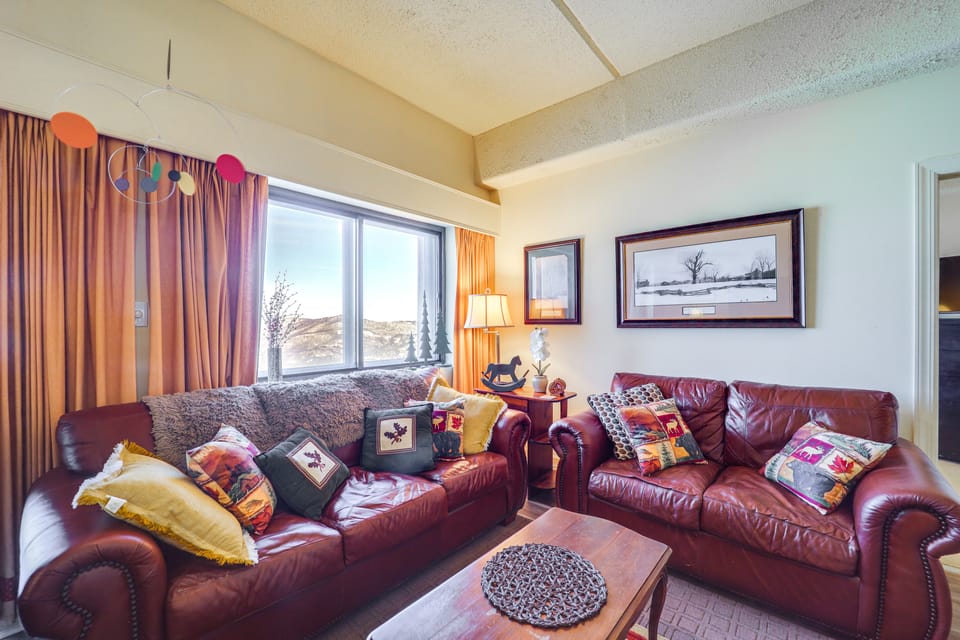 Pool & Hot Tub: Mtn-View Condo in Sugartop Resort! Apartment in Sugar Mountain