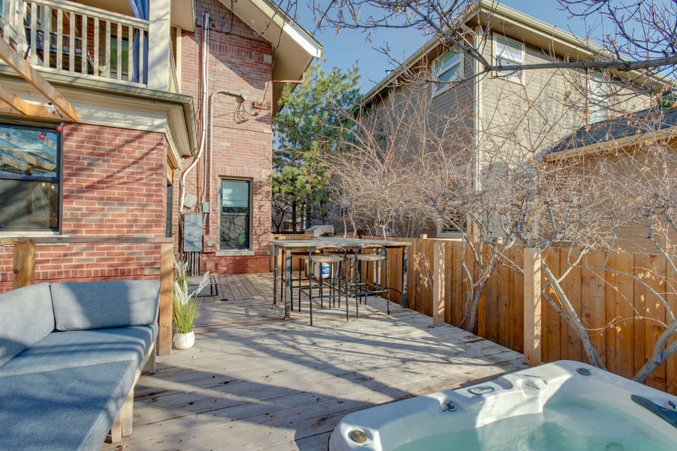 Hot Tub, Fire Pits: Ideally Located Denver Home! House in Denver