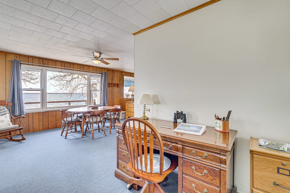 Lake Champlain Cottage w/ Deck & Sunset Views! Cottage in Lake Champlain