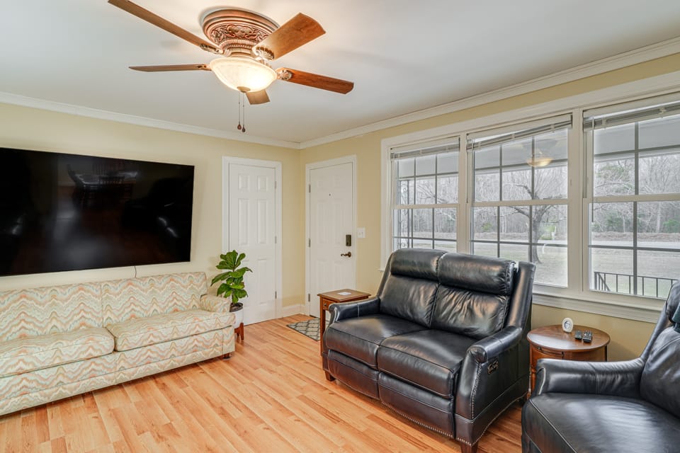Charming Milton Home w/ Porch - 5 Mi to VIR! House in North Carolina