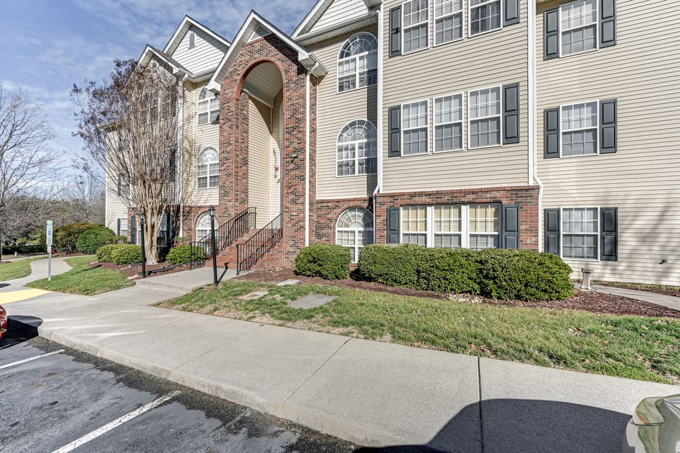Winston-Salem Condo w/ Balcony: Steps to Golf! Apartment in Winston-Salem