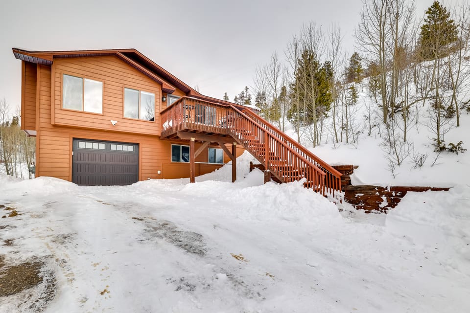 13 Mi to Winter Park: Mtn-View Granby Cabin House in Colorado
