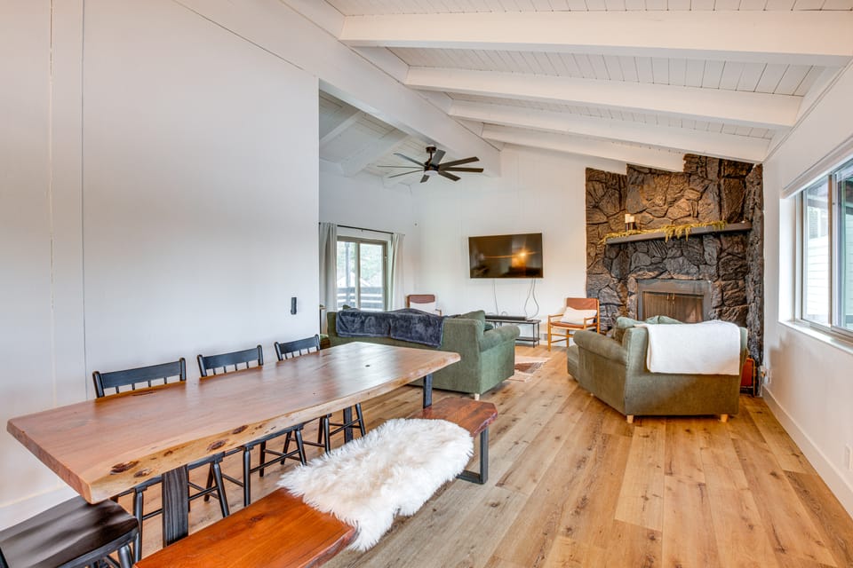6 Mi to Slopes: Mtn-View Retreat in Lake Tahoe House in South Lake Tahoe