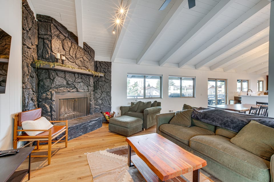 6 Mi to Slopes: Mtn-View Retreat in Lake Tahoe House in South Lake Tahoe