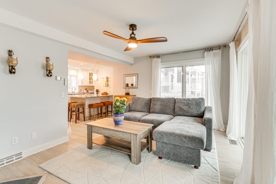 Bright Milford Beach House w/ Outdoor Shower House in Milford