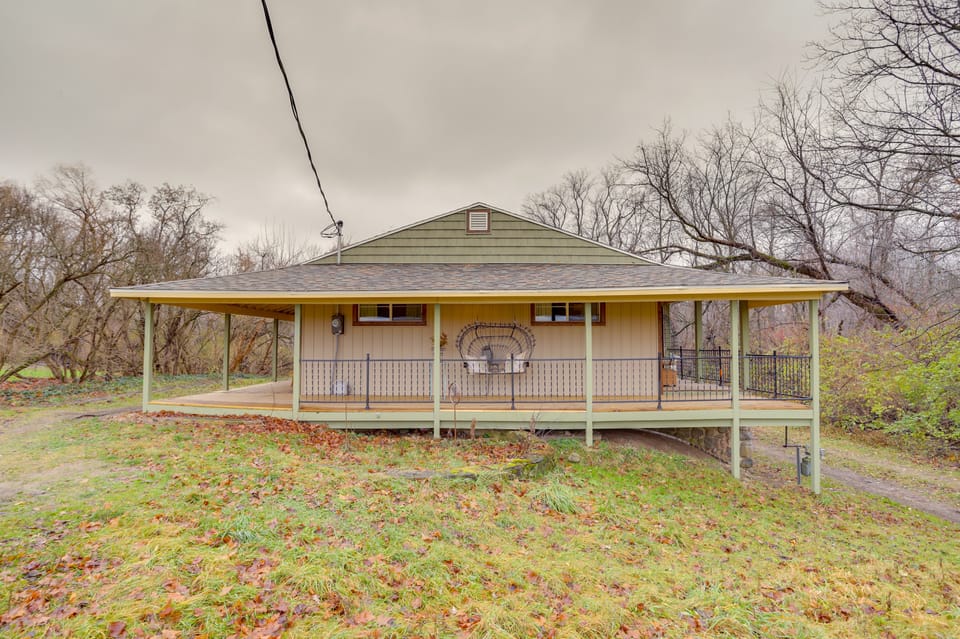 Vintage Coloma Home w/ Deck: Shop, Swim & Dine! House in Michigan