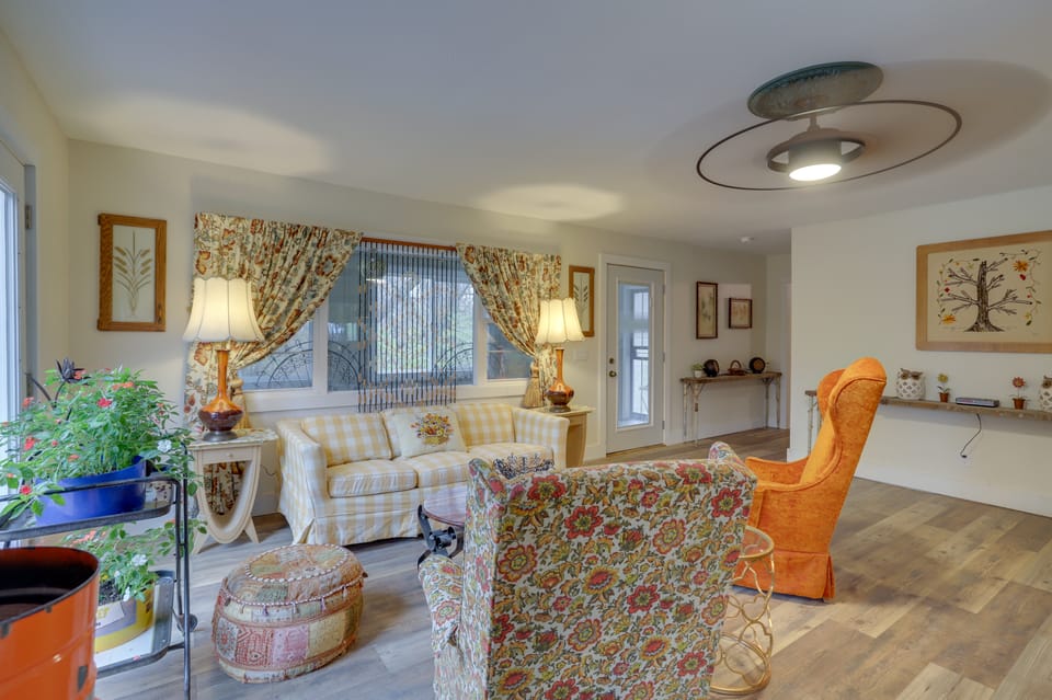 Vintage Coloma Home w/ Deck: Shop, Swim & Dine! House in Michigan
