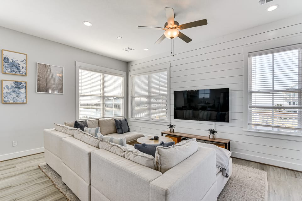Walk to Beach! Waterfront Galveston Gem w/ Decks House in Galveston Island