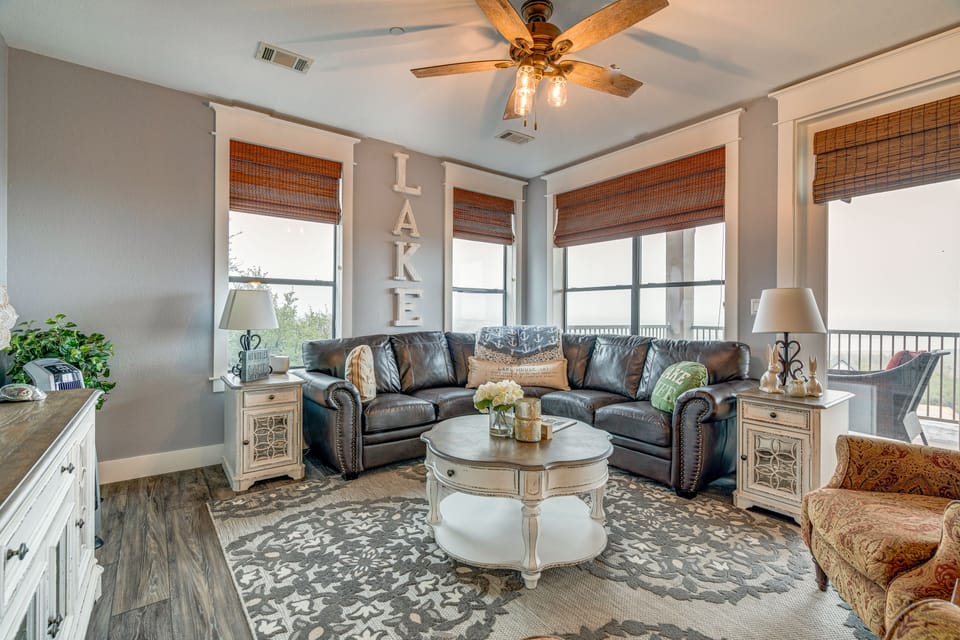 Jonestown Condo on Lake Travis w/ 2 Balconies! Apartment in Jonestown