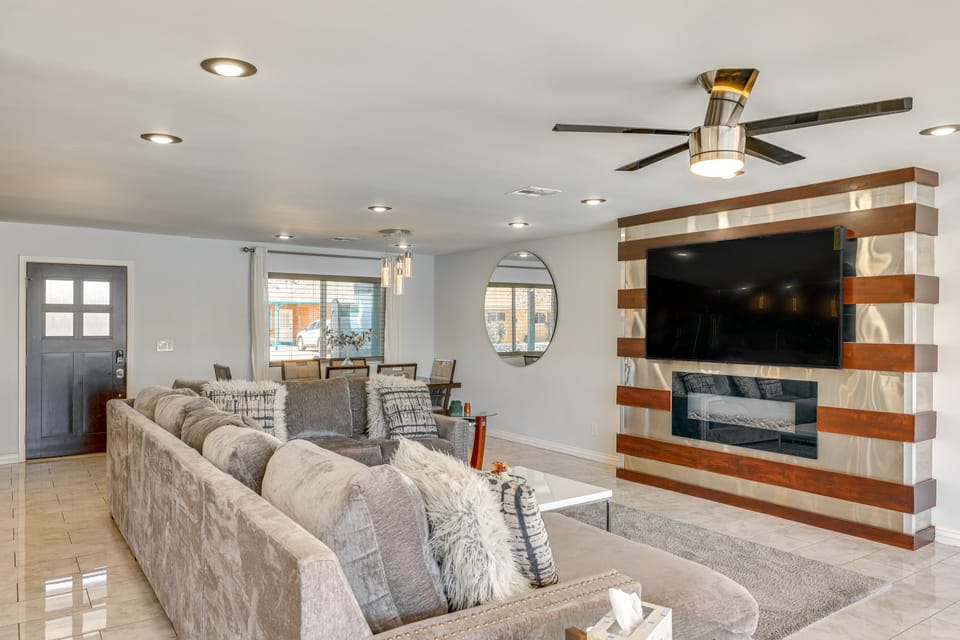 2 Mi to Golf: Poolside Paradise in Scottsdale! House in Scottsdale