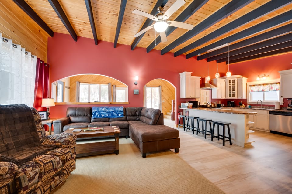 Peaceful Stark Cottage w/ Deck on South Ponds! Cottage in New Hampshire