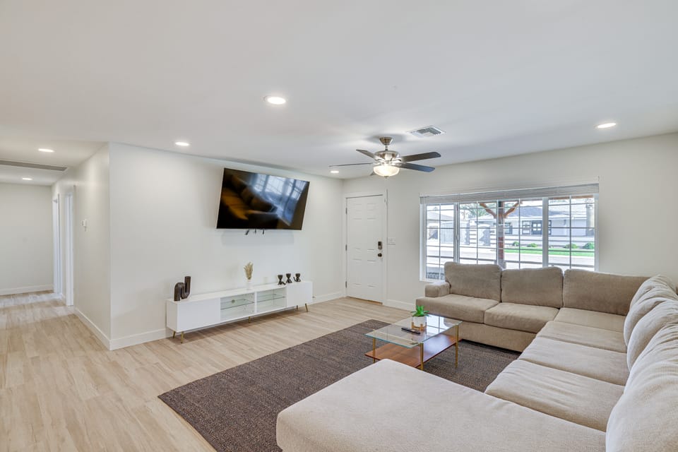 3 Mi to Old Town: Home w/ Game Room in Scottsdale! House in Scottsdale