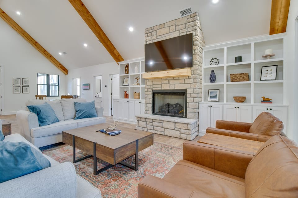 Waterfront Flippin Retreat w/ White River Access! House in Arkansas