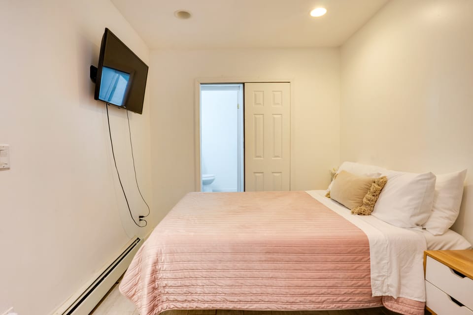 1 Mi to Linden Ave! Cozy Studio Stay in Elmont Apartment in Elmont
