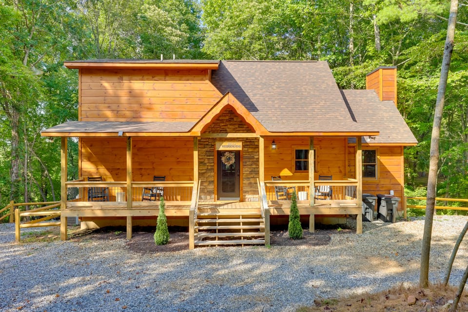 Cabin w/ Hot Tub & Sauna: 5 Mi to Dtwn Blue Ridge! House in Georgia