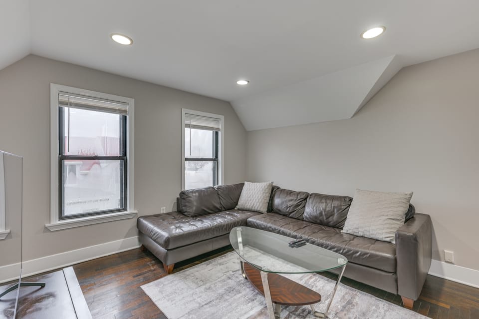 Pet-Friendly Malden Apartment: 7 Mi to Boston! Apartment in Everett