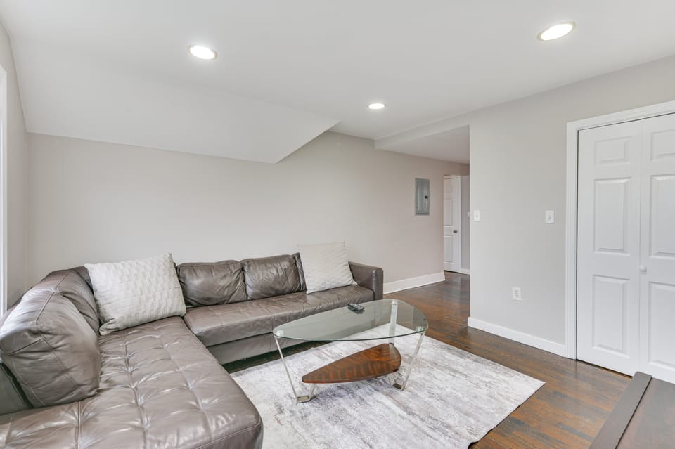 Pet-Friendly Malden Apartment: 7 Mi to Boston! Apartment in Everett