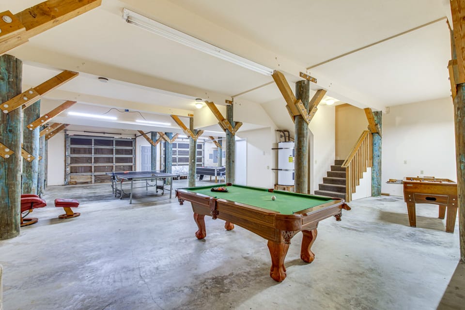 'Oceanfront Castle' w/ Hot Tub & Game Room House in Oregon