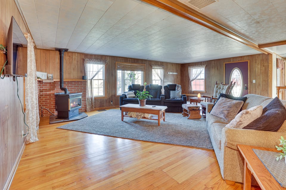 Meet Country Animals! ‘Farmyard Stays’ Dundee Home House in Ohio