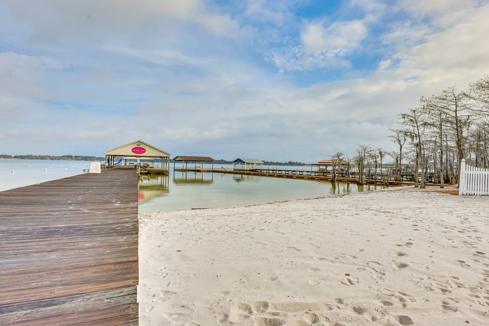 Townhome w/ Outdoor Pool & White Lake Access! Apartment in White Lake