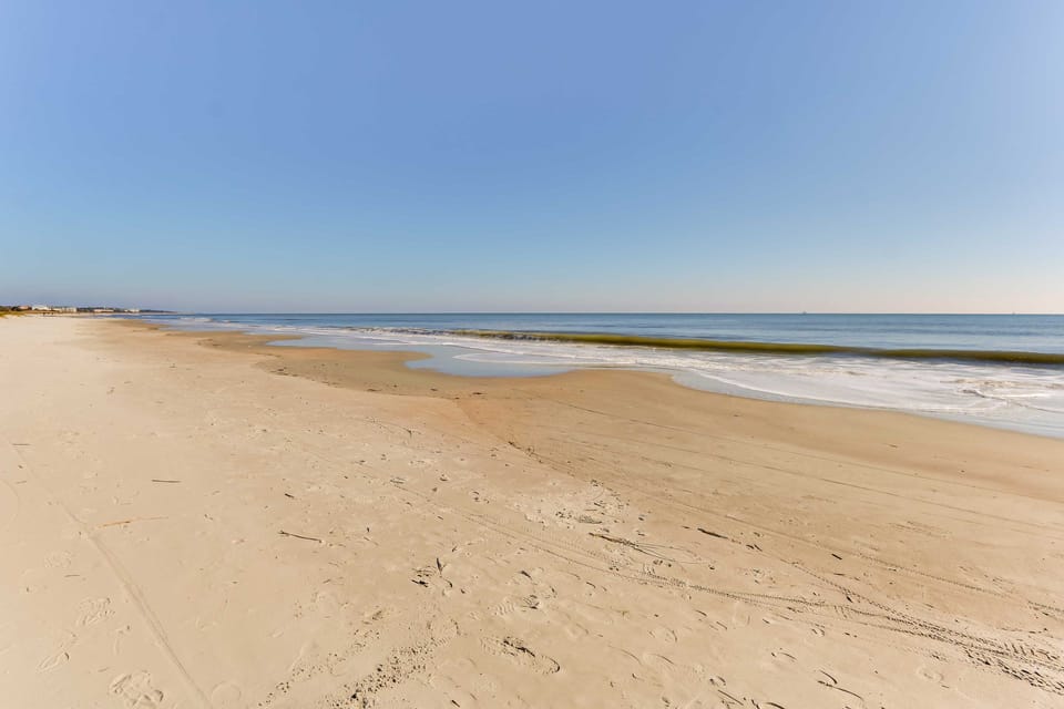 Walk to Beach: Hilton Head Resort Condo w/ Pools! Apartment in Hilton Head Island