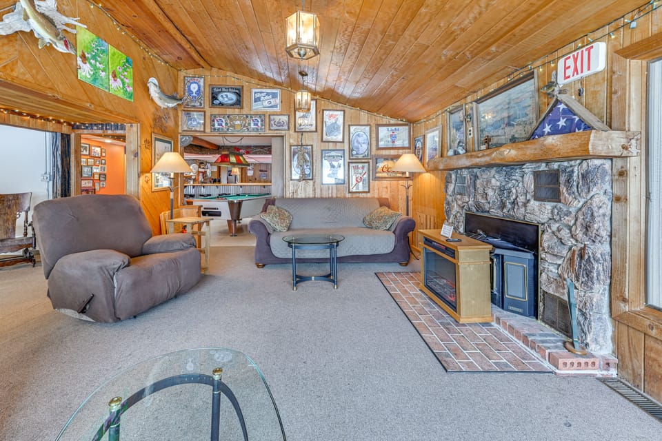 Lakefront Suring Home w/ Pool Table + Views! House in Wisconsin