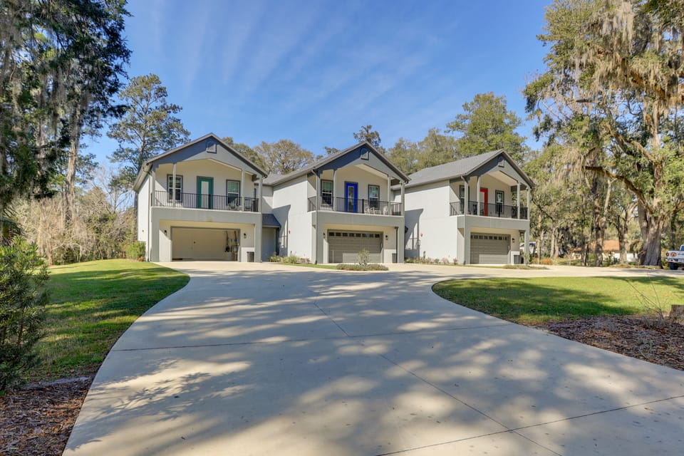 Modern Ocala Townhome Near Golf Club & WEC! Apartment in Florida