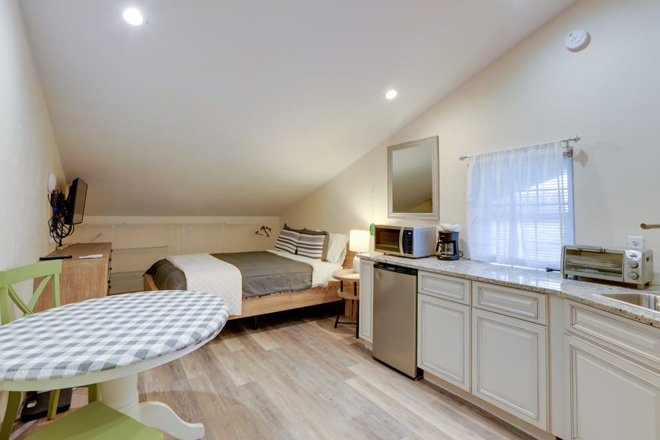Pet-Friendly Studio Near World Equestrian Center! Apartment in Florida