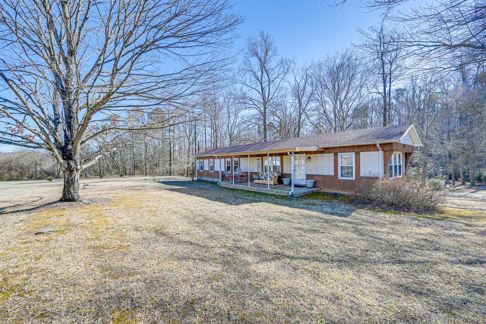 Classic Country Retreat in Ronda on 5 Acres! House in North Carolina