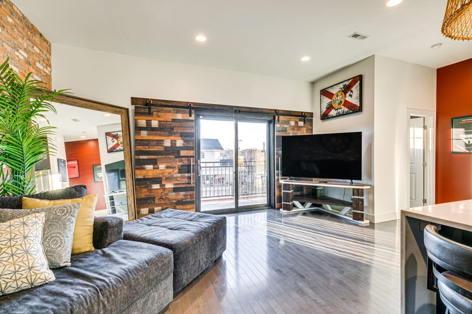 Stylish Omaha Home w/ Balcony - 2 Mi to Downtown! Apartment in Omaha