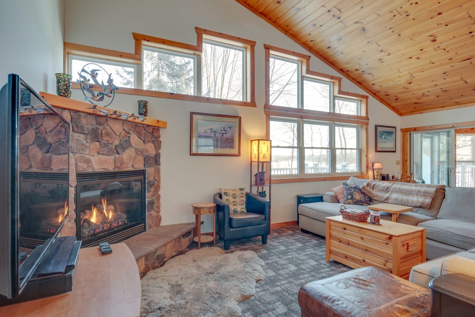 Lakefront Tomahawk Getaway w/ Deck & 2 Fireplaces! House in Wisconsin