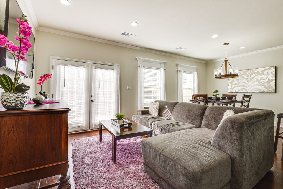 10 Mi to Soccer Stadium! Family Home Near Dallas House in Grand Prairie